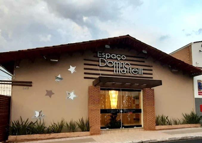 Domno Martelli 300 pessoas Fachada